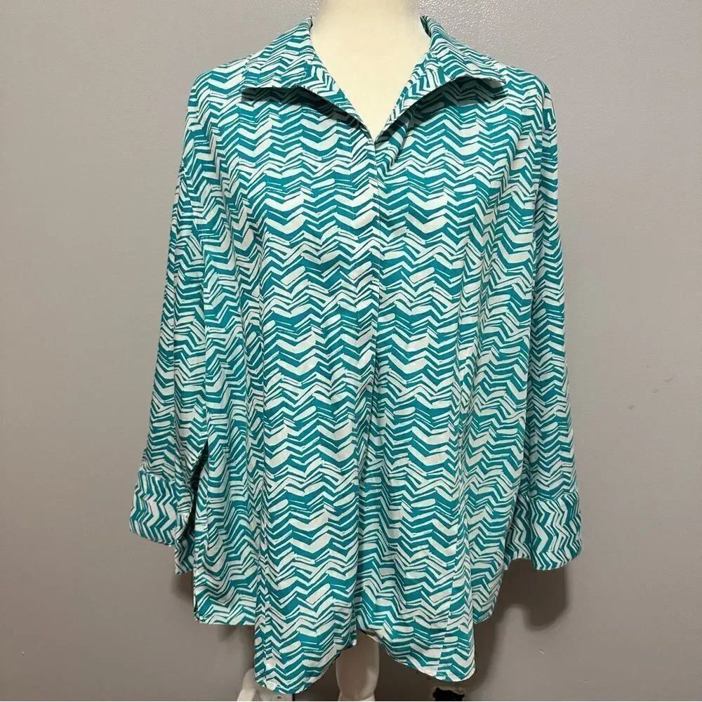 CHICO'S Women button down shirt with 3/4 length sleeves. Size 4(XL 20)